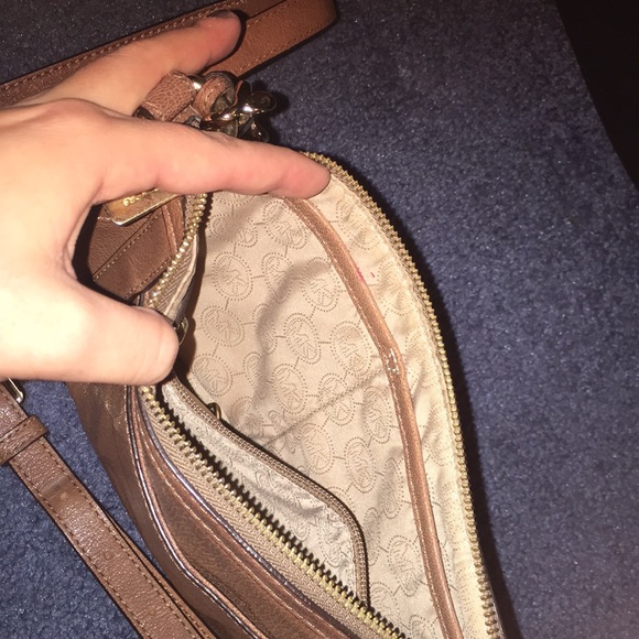 Michael kors crossbody purse - Picture 7 of 7